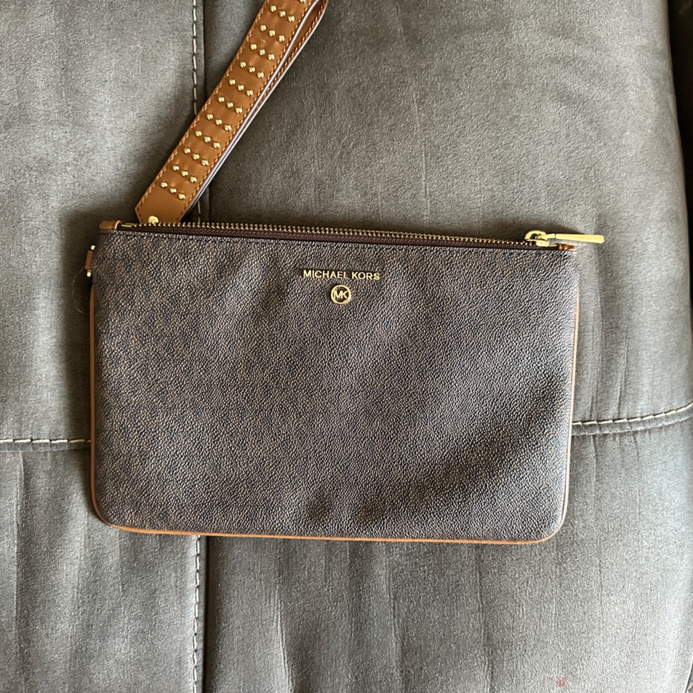 Micheal Kors wristlet